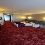 Luna Deluxe Hotel