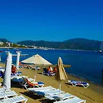 Luna Deluxe Hotel
